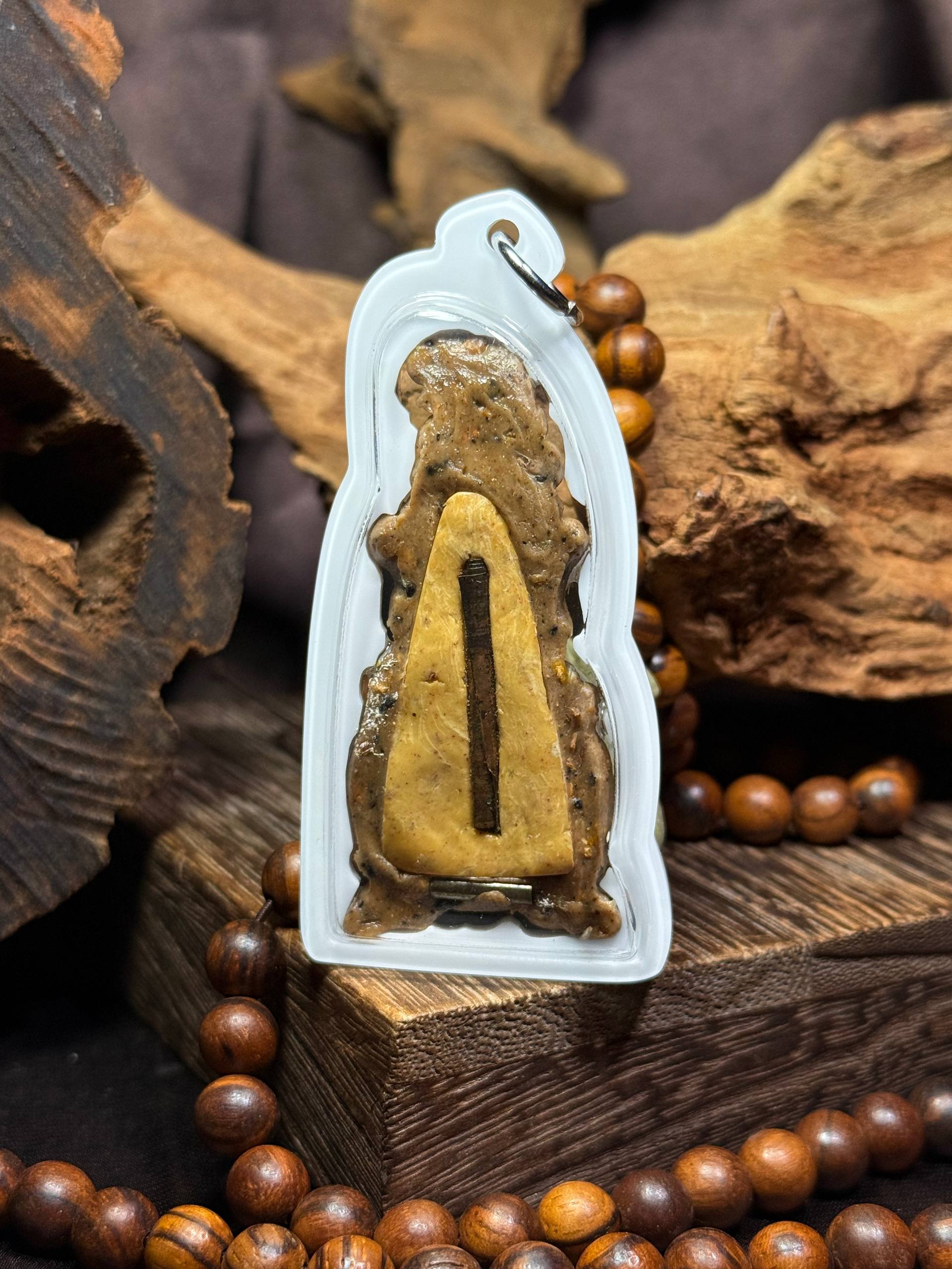 泰国北榄府人缘至尊白衣师傅阿赞沥红眼帕罂（手工模具特别版） | SAN Pin Selection