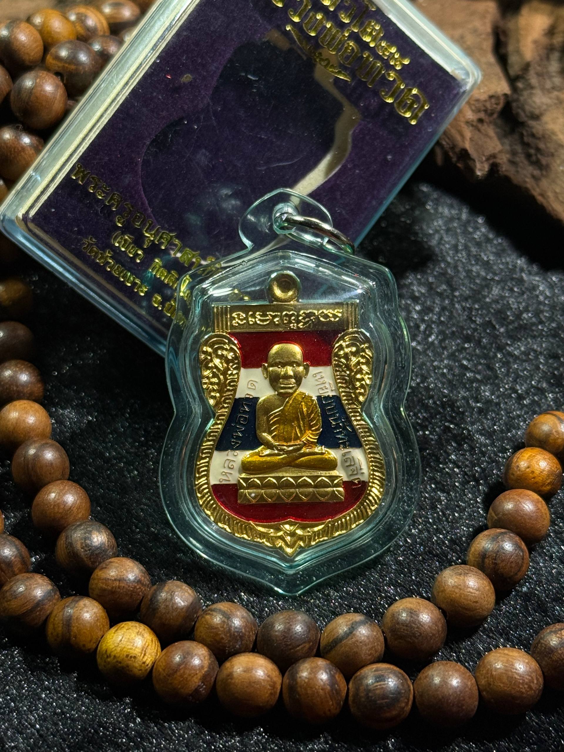 Jin Thai Fo Pai - 头大版sema形龙婆托，彩绘国旗纹，
Por Than Khiao Kittikun，怀俄寺，北大年府，佛历2558年。