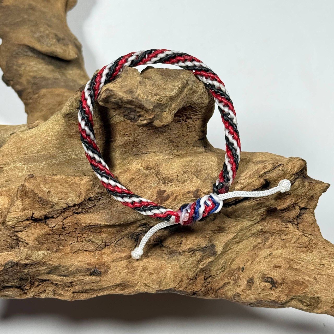 Soi Mer 平安手绳 — Luang Phor Phan 隆婆班 | SAN Pin Selection