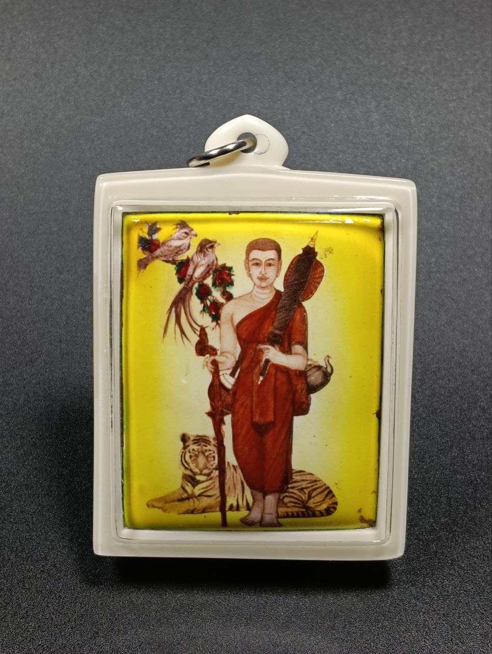 Phra Sivali（瓷面西瓦利尊者）
Archan Larry｜Jumbo Size｜背后崇迪佛 | SAN Pin Selection